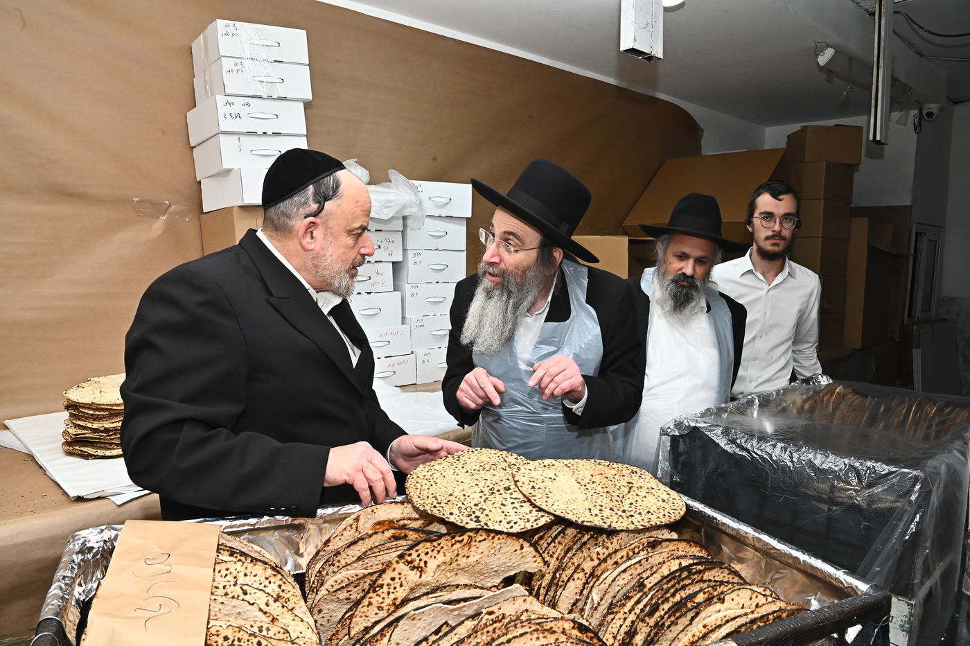 הגאון רבי בנימין פינקל באפיית מצות