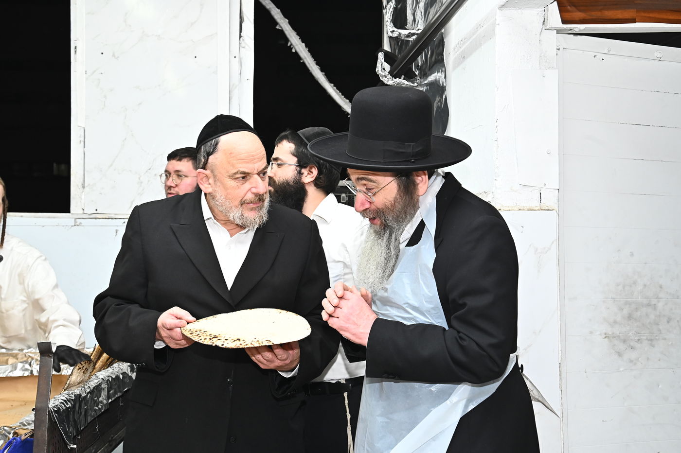 הגאון רבי בנימין פינקל באפיית מצות