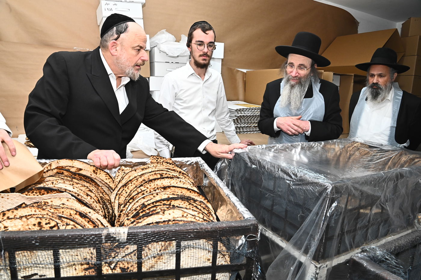 הגאון רבי בנימין פינקל באפיית מצות