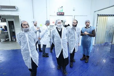 משגיחי בד"ץ חוג חתם סופר בהשגחה במפעלים