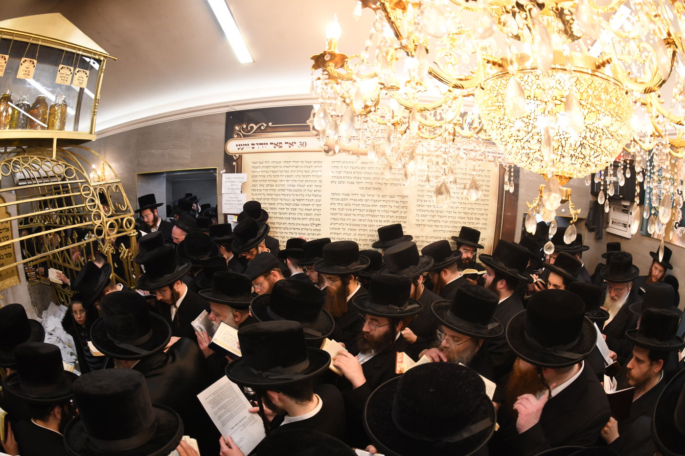 הרה"צ רבי אהרן מרדכי רוקח במסע הקודש בפולין