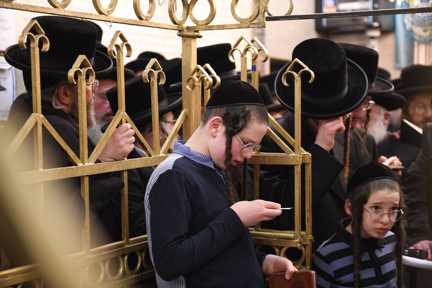 הרה"צ רבי אהרן מרדכי רוקח במסע הקודש בפולין