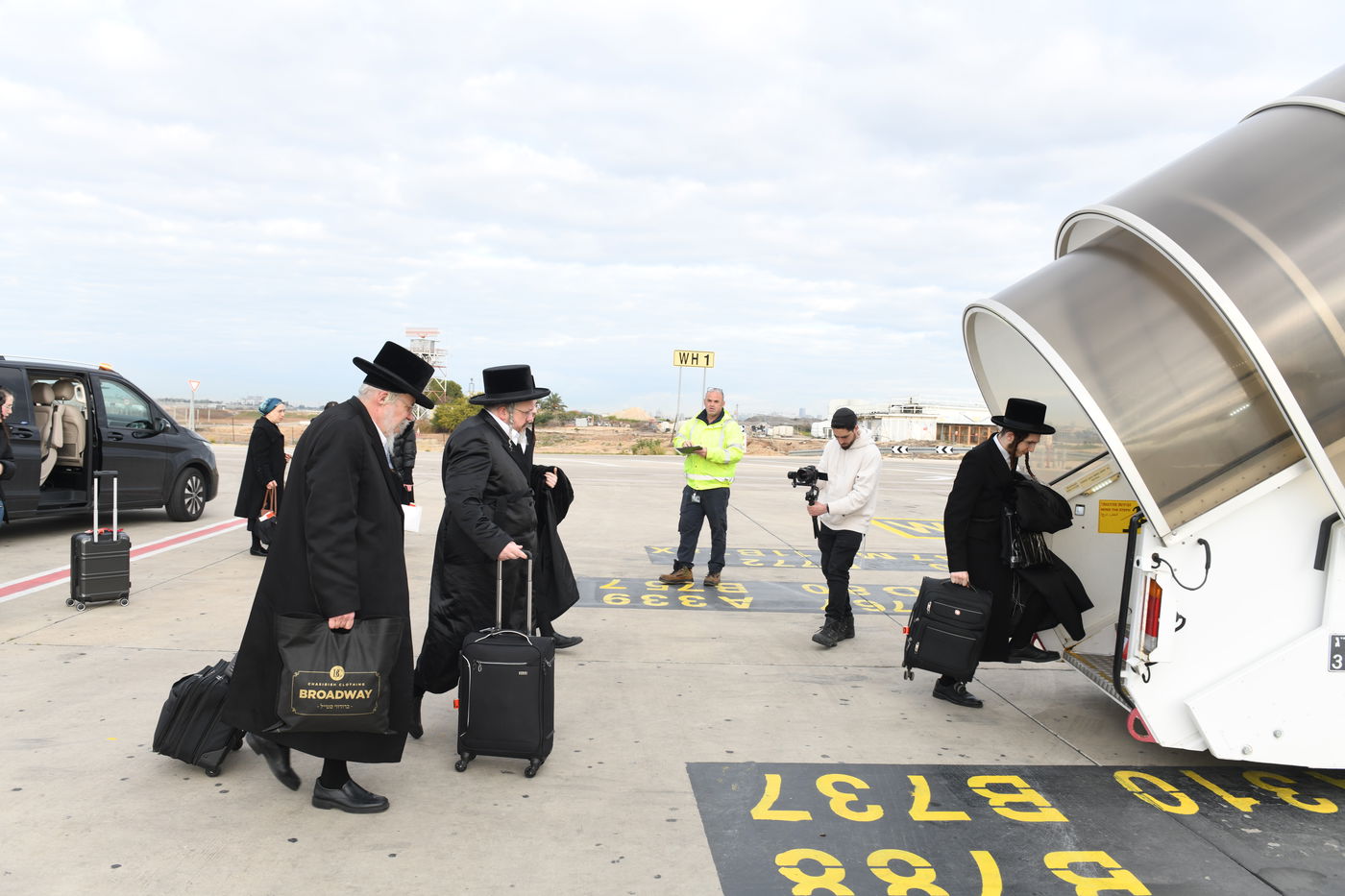 הרה"צ רבי אהרן מרדכי רוקח במסע הקודש בפולין