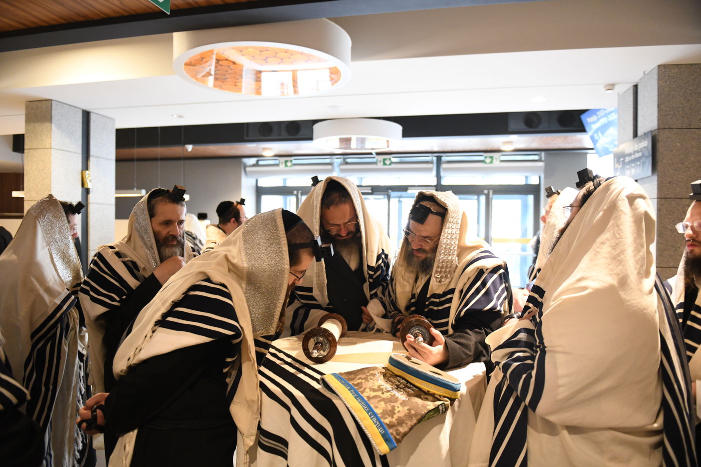 הרה"צ רבי אהרן מרדכי רוקח במסע הקודש בפולין