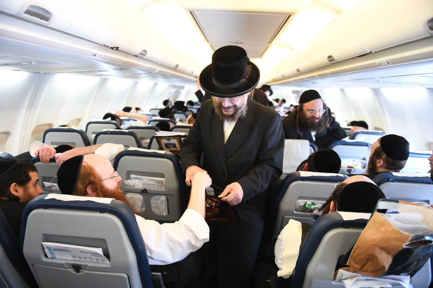 הרה"צ רבי אהרן מרדכי רוקח במסע הקודש בפולין