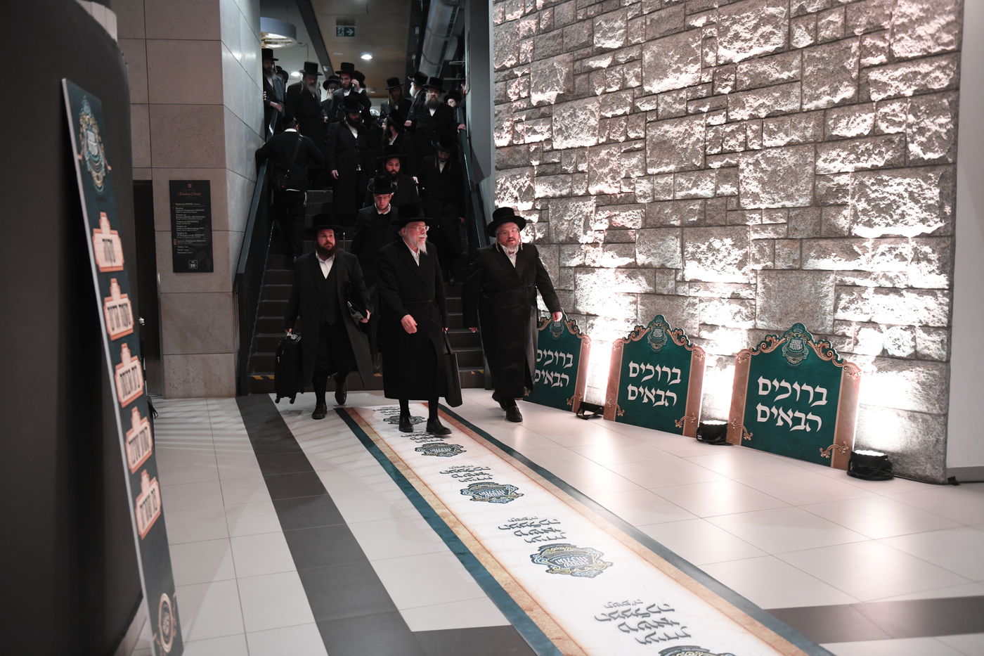 הרה"צ רבי אהרן מרדכי רוקח במסע הקודש בפולין