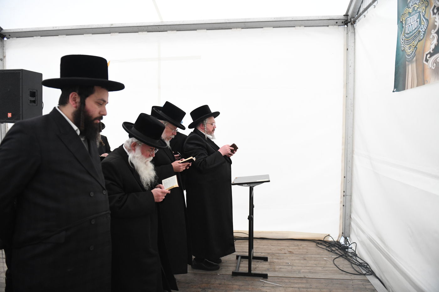 הרה"צ רבי אהרן מרדכי רוקח במסע הקודש בפולין