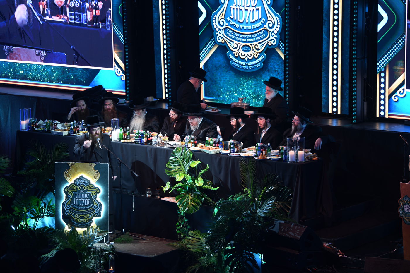 הרה"צ רבי אהרן מרדכי רוקח במסע הקודש בפולין