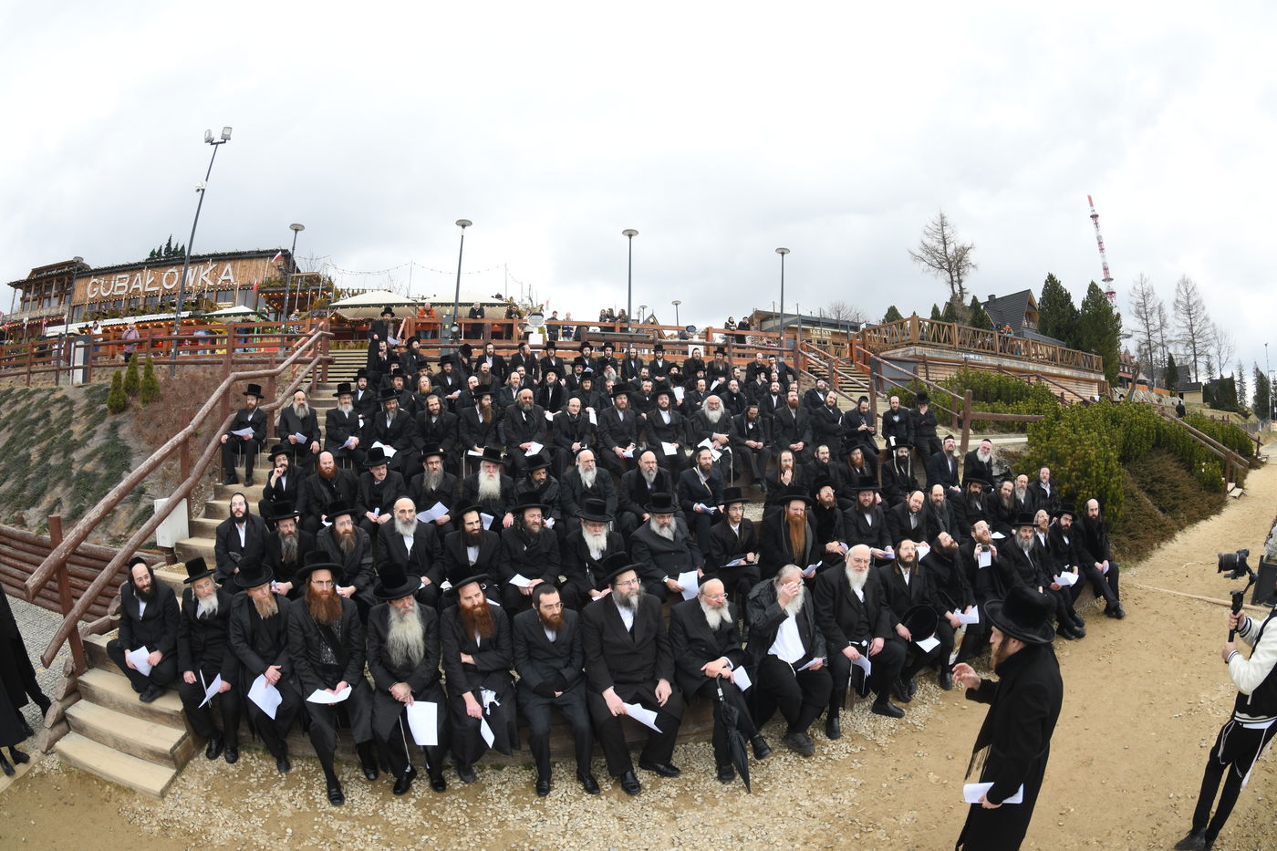 הרה"צ רבי אהרן מרדכי רוקח במסע הקודש בפולין