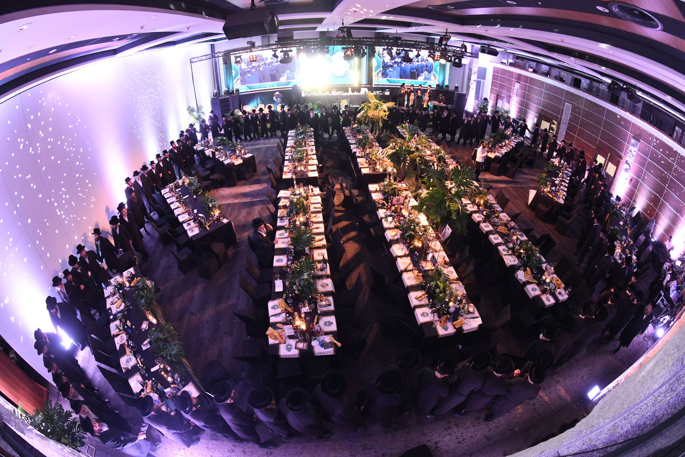 הרה"צ רבי אהרן מרדכי רוקח במסע הקודש בפולין