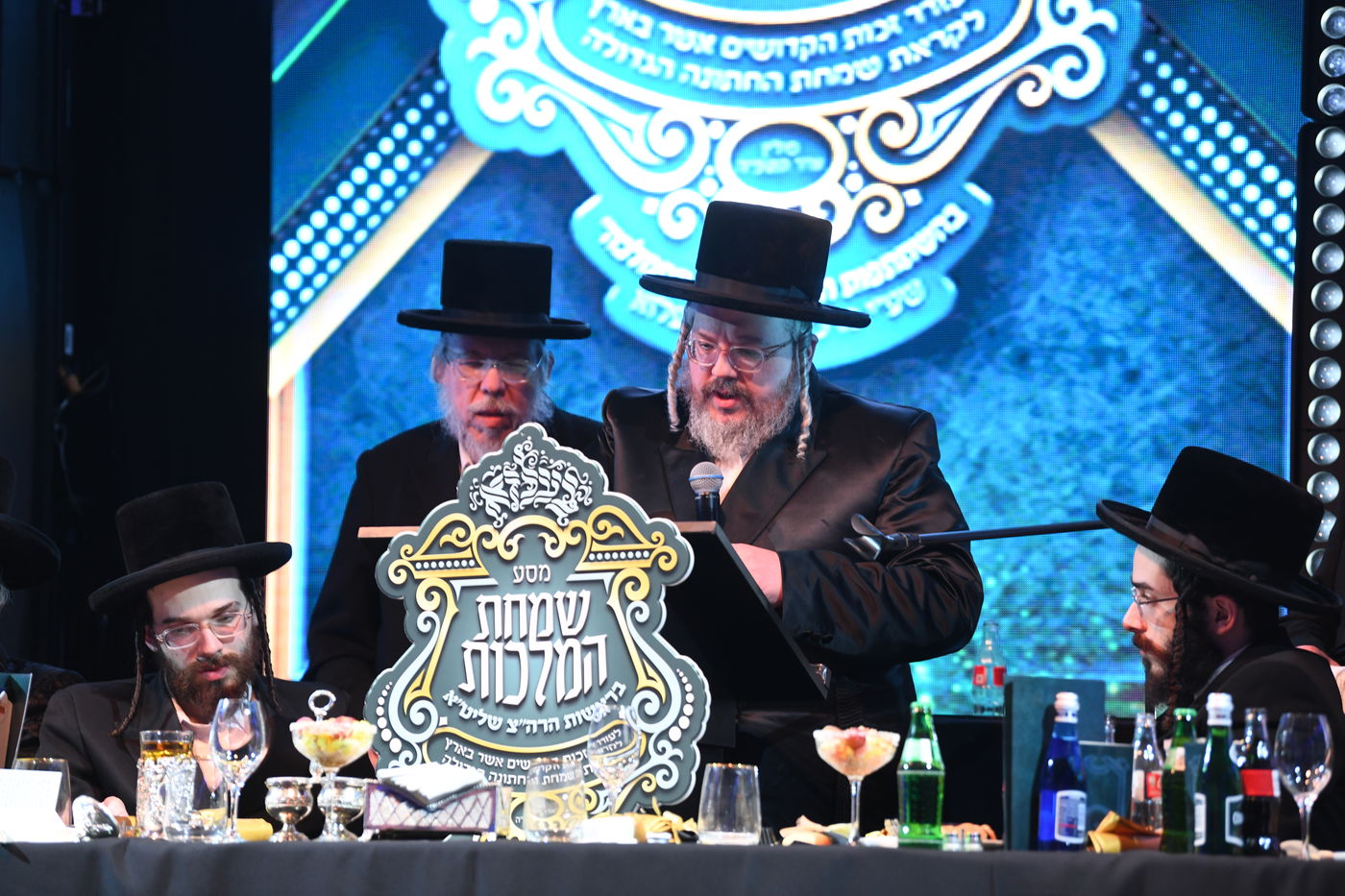 הרה"צ רבי אהרן מרדכי רוקח במסע הקודש בפולין