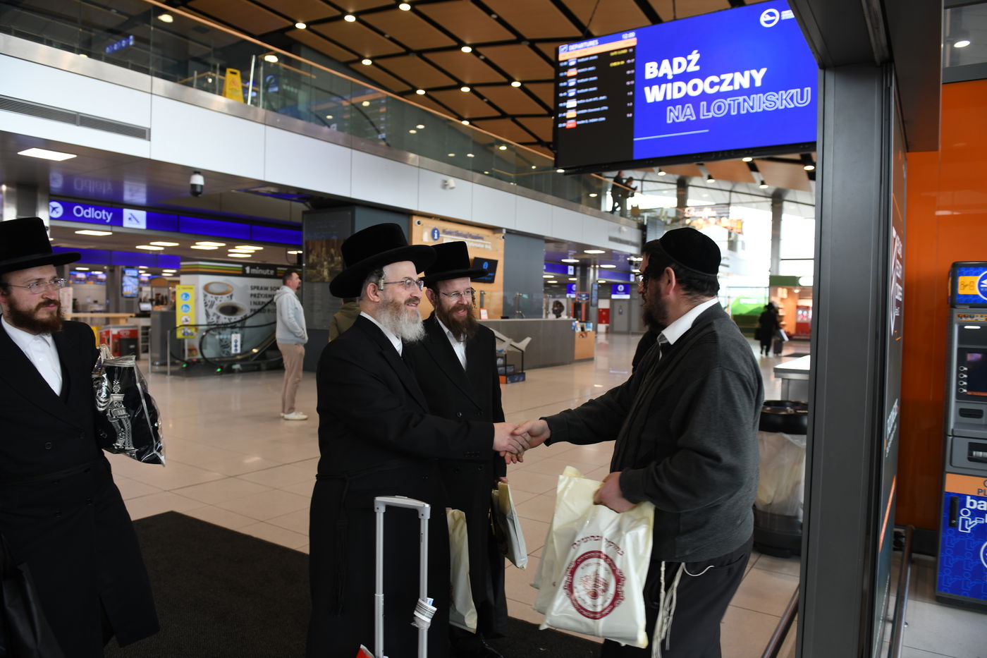 הרה"צ רבי אהרן מרדכי רוקח במסע הקודש בפולין