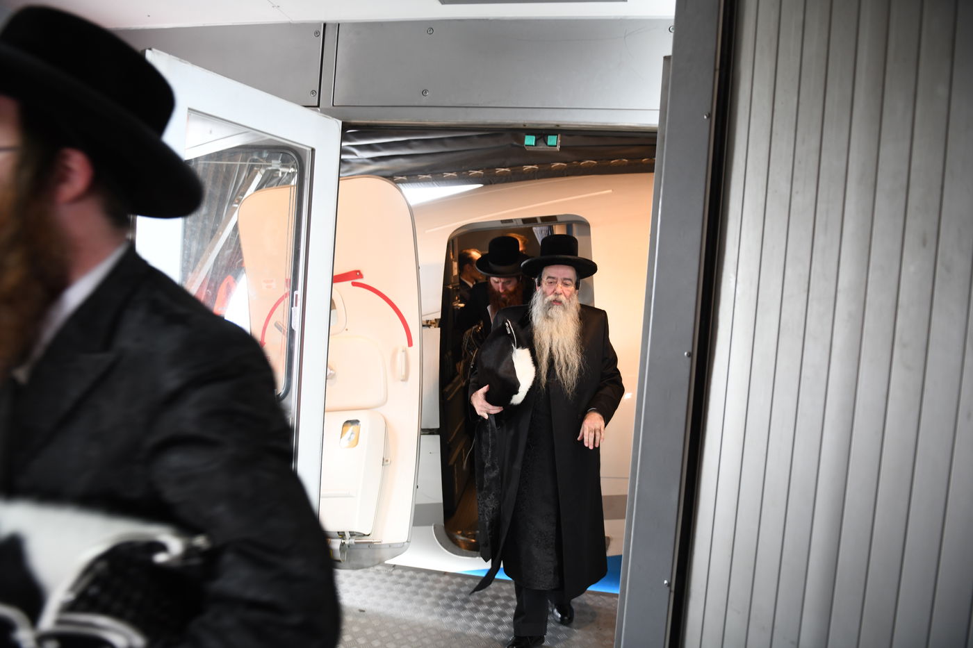 הרה"צ רבי אהרן מרדכי רוקח במסע הקודש בפולין