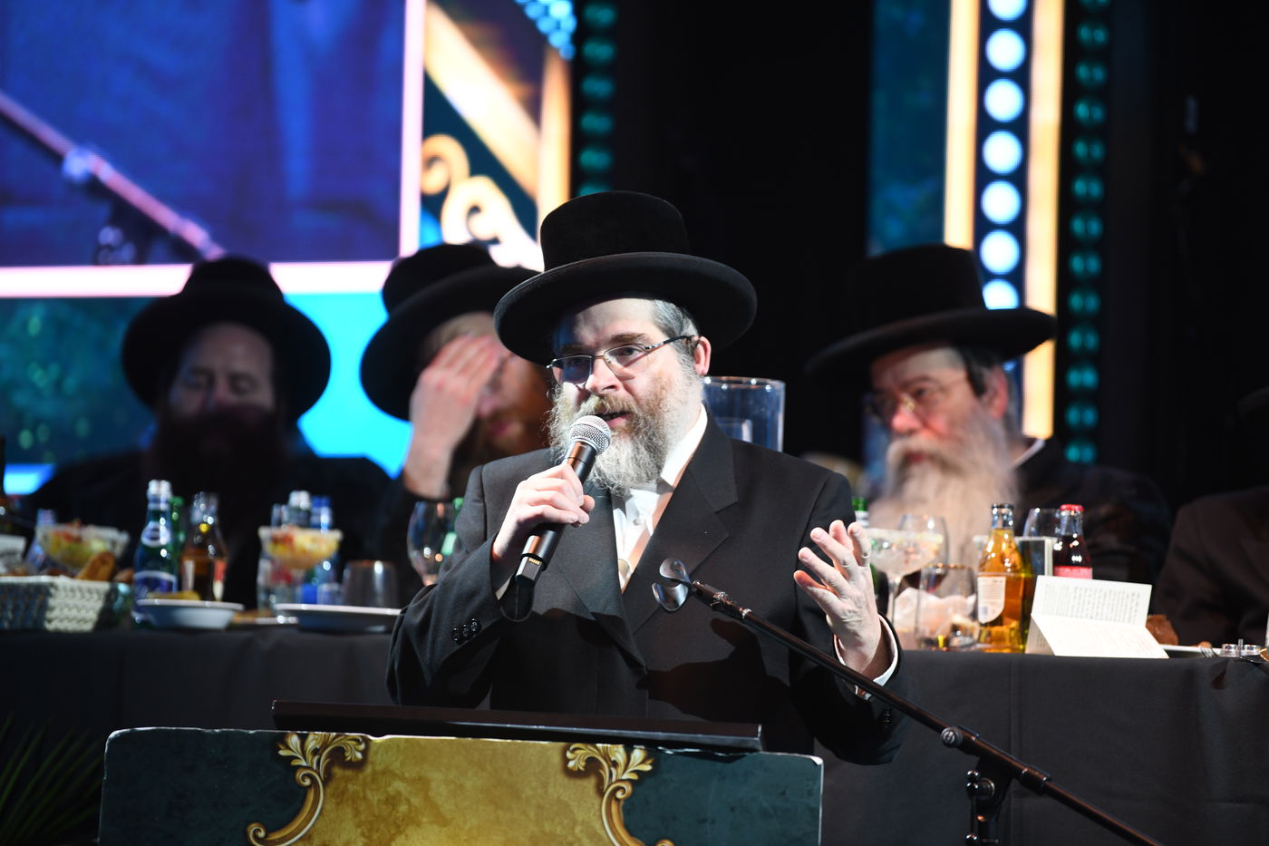 הרה"צ רבי אהרן מרדכי רוקח במסע הקודש בפולין