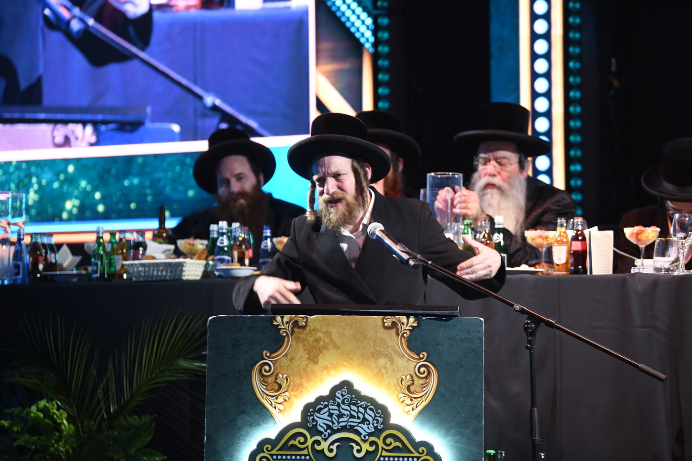 הרה"צ רבי אהרן מרדכי רוקח במסע הקודש בפולין