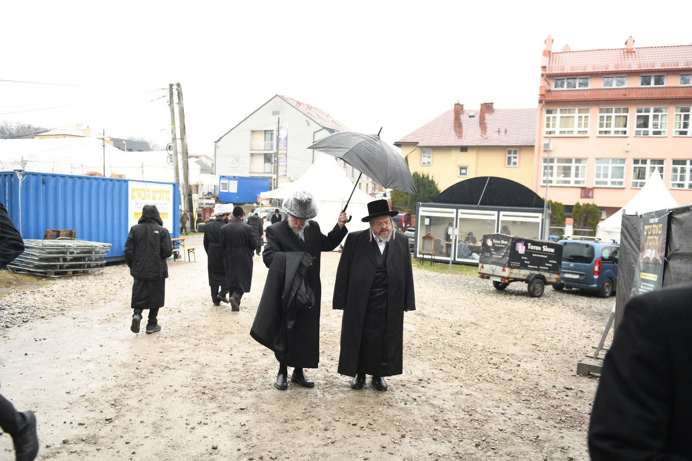 הרה"צ רבי אהרן מרדכי רוקח במסע הקודש בפולין