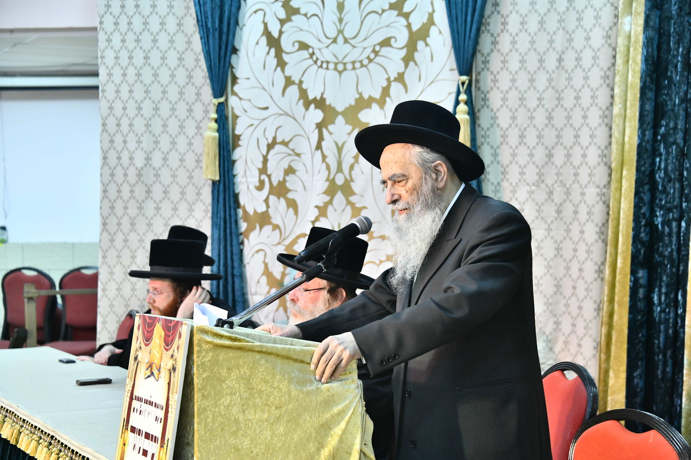 חלוקת פרסים בת"ת הבעש"ט בפ"ת