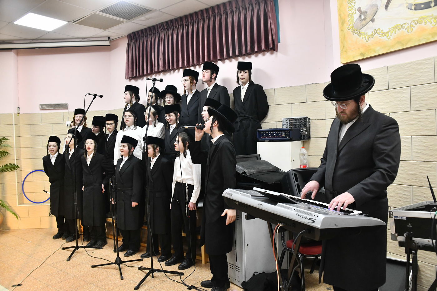 חלוקת פרסים בת"ת הבעש"ט בפ"ת