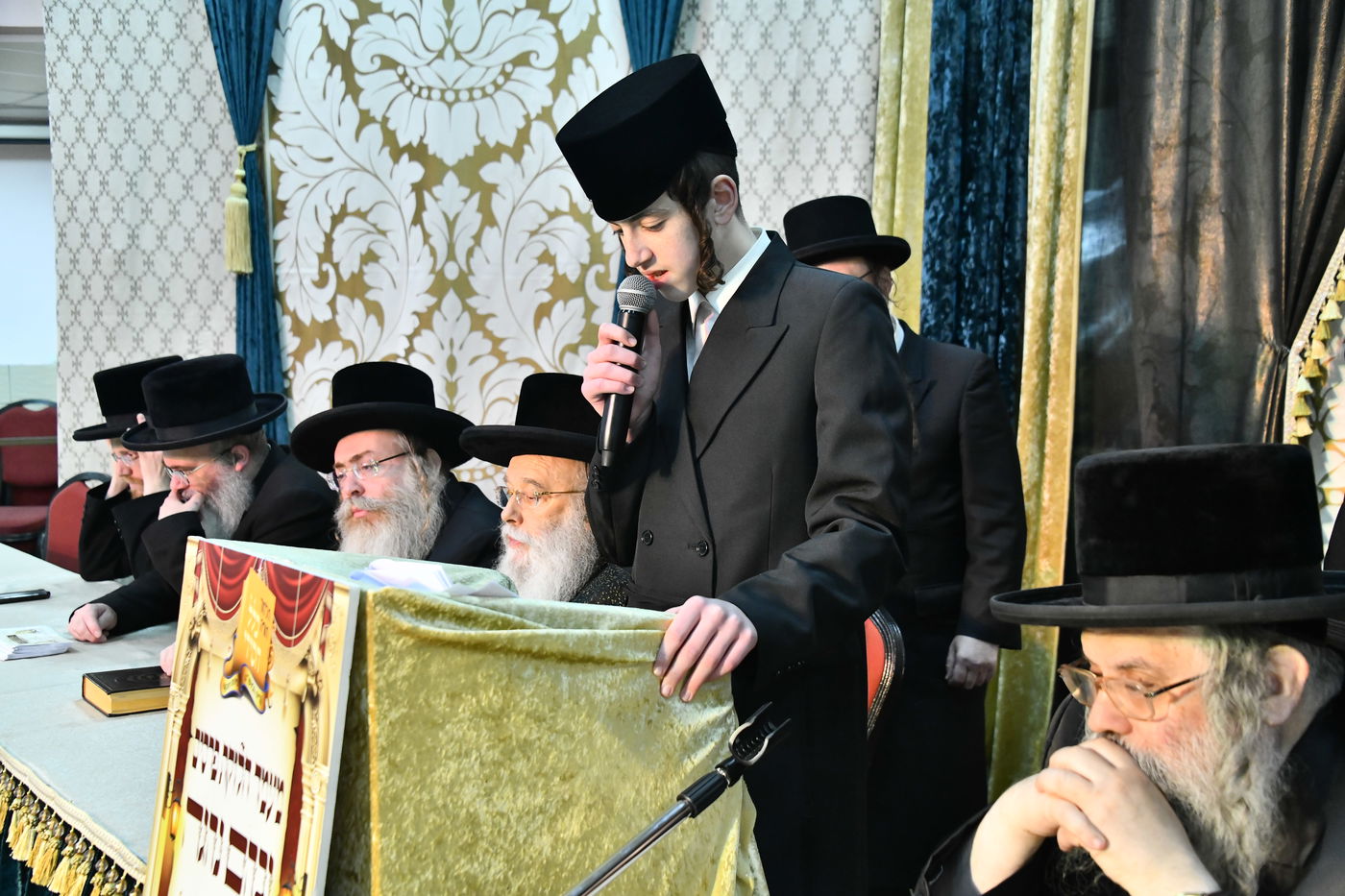 חלוקת פרסים בת"ת הבעש"ט בפ"ת