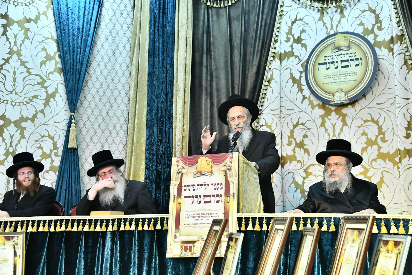 חלוקת פרסים בת"ת הבעש"ט בפ"ת