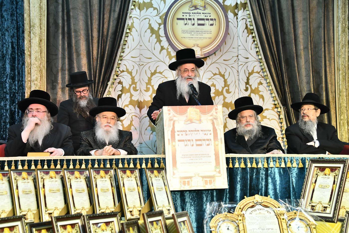 חלוקת פרסים בת"ת הבעש"ט בפ"ת