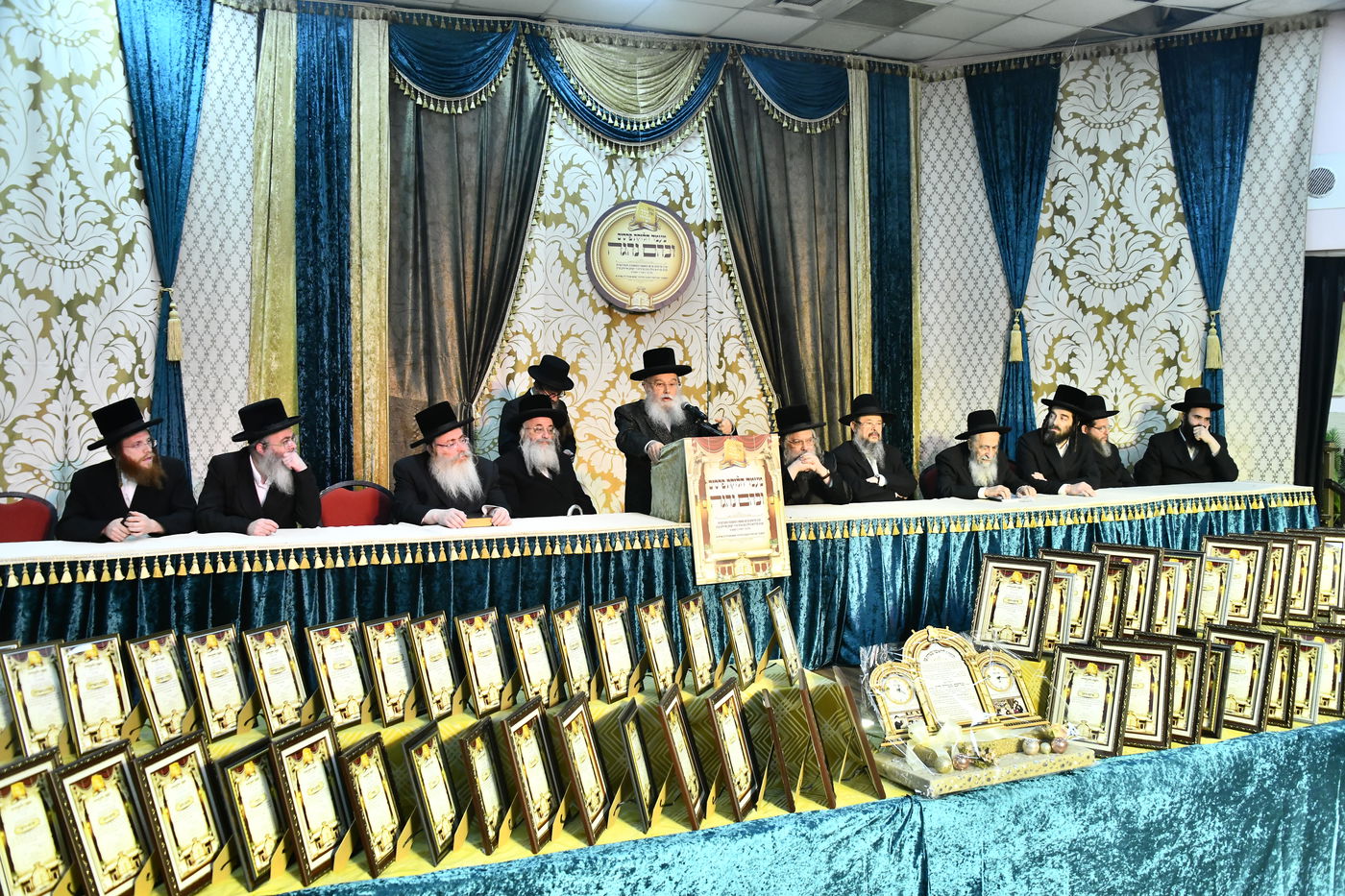 חלוקת פרסים בת"ת הבעש"ט בפ"ת