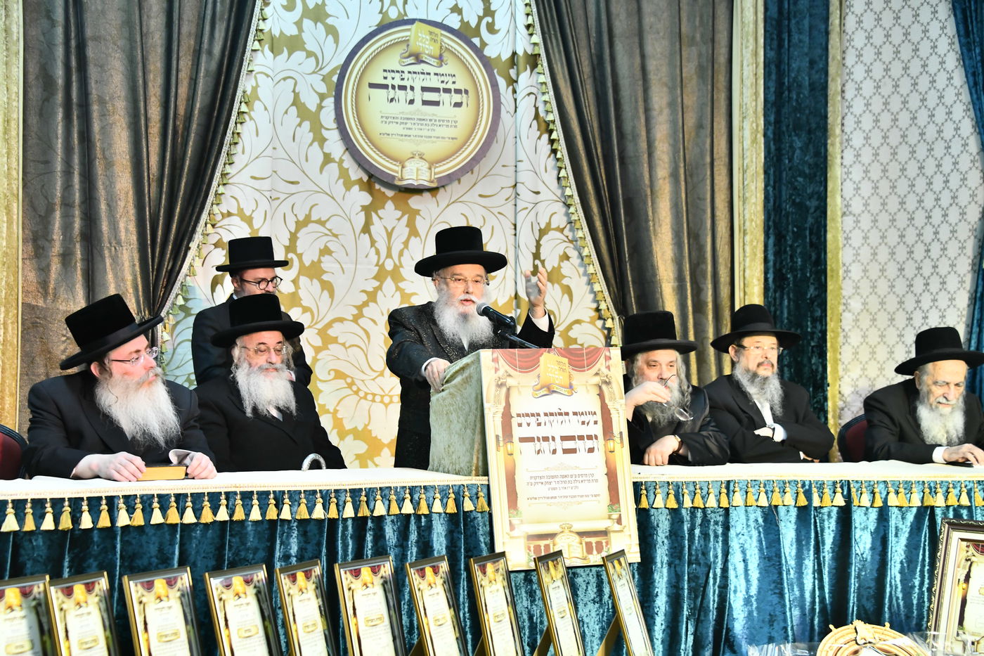 חלוקת פרסים בת"ת הבעש"ט בפ"ת