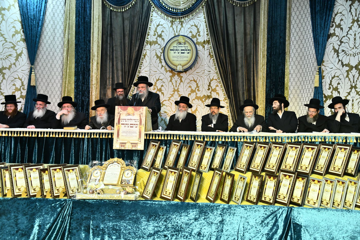 חלוקת פרסים בת"ת הבעש"ט בפ"ת