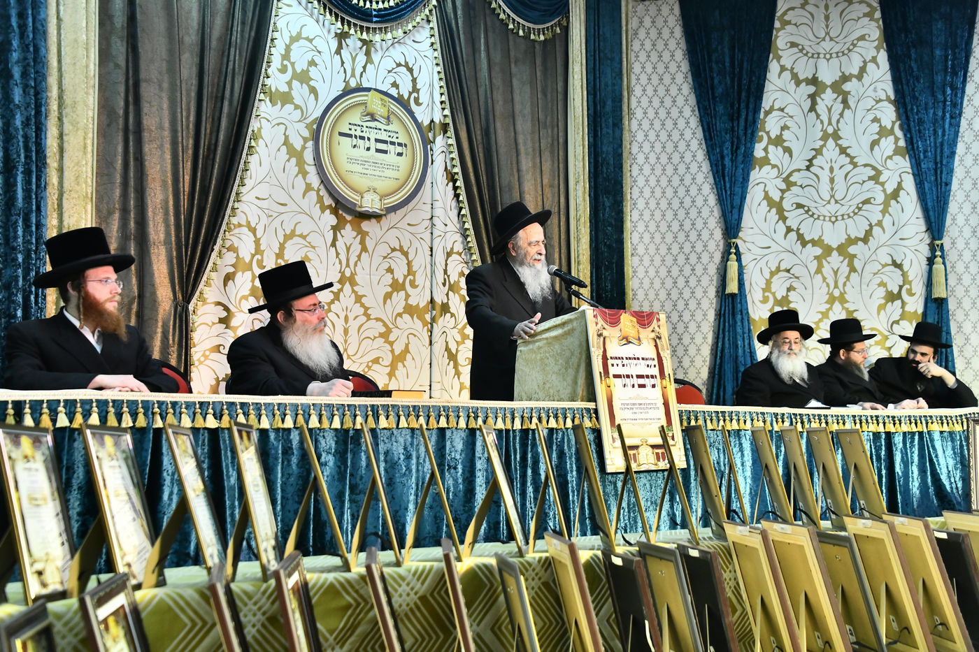 חלוקת פרסים בת"ת הבעש"ט בפ"ת