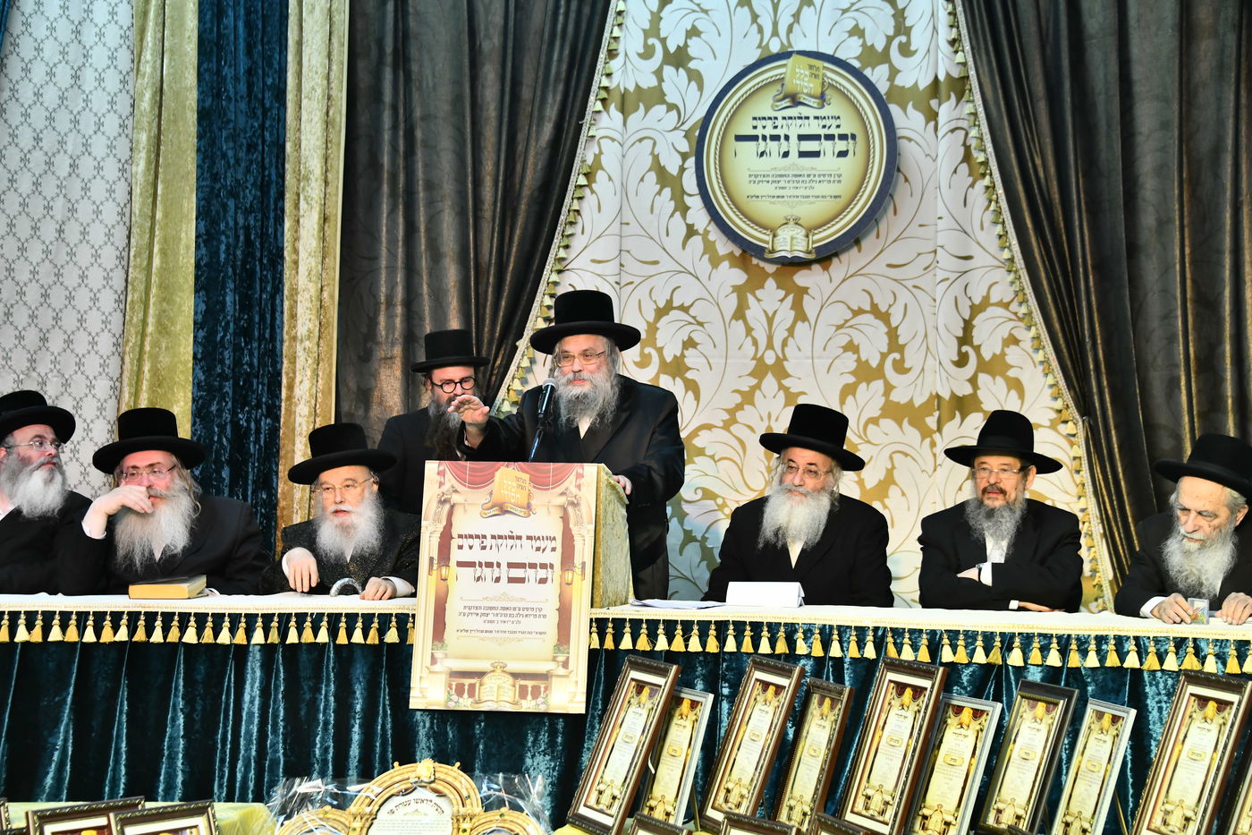 חלוקת פרסים בת"ת הבעש"ט בפ"ת