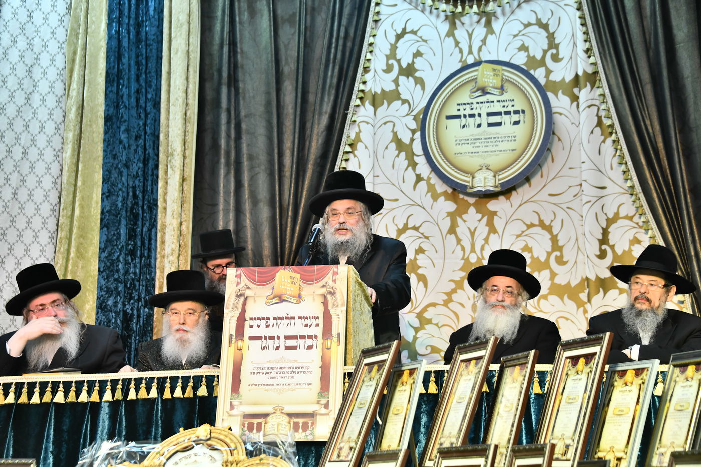 חלוקת פרסים בת"ת הבעש"ט בפ"ת