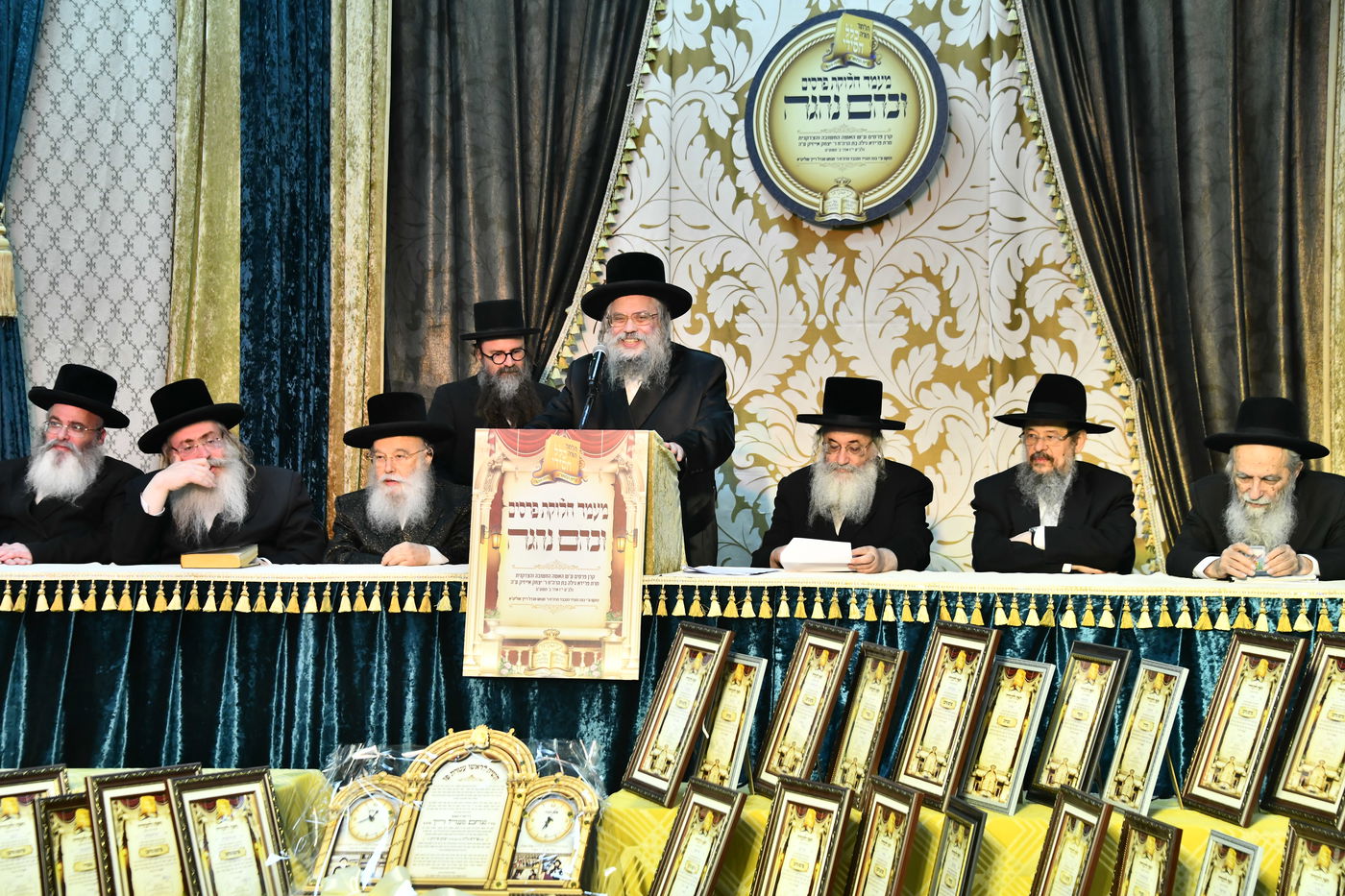 חלוקת פרסים בת"ת הבעש"ט בפ"ת