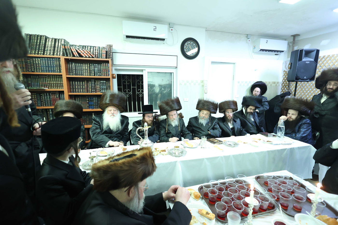 שמחת הלחיים לרגל קשרי השידוכין בחצרות ווערדאן - מישקולץ - עטרת צבי