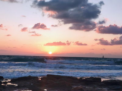 היום ומחר: חם ולח ללא שינוי ניכר בטמפרטורות, ומה מצפה בסוף השבוע?