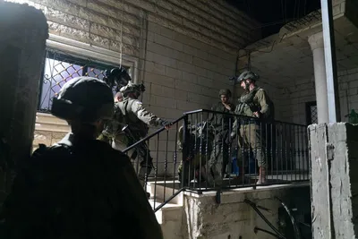 לוחמים במעצר חשוד