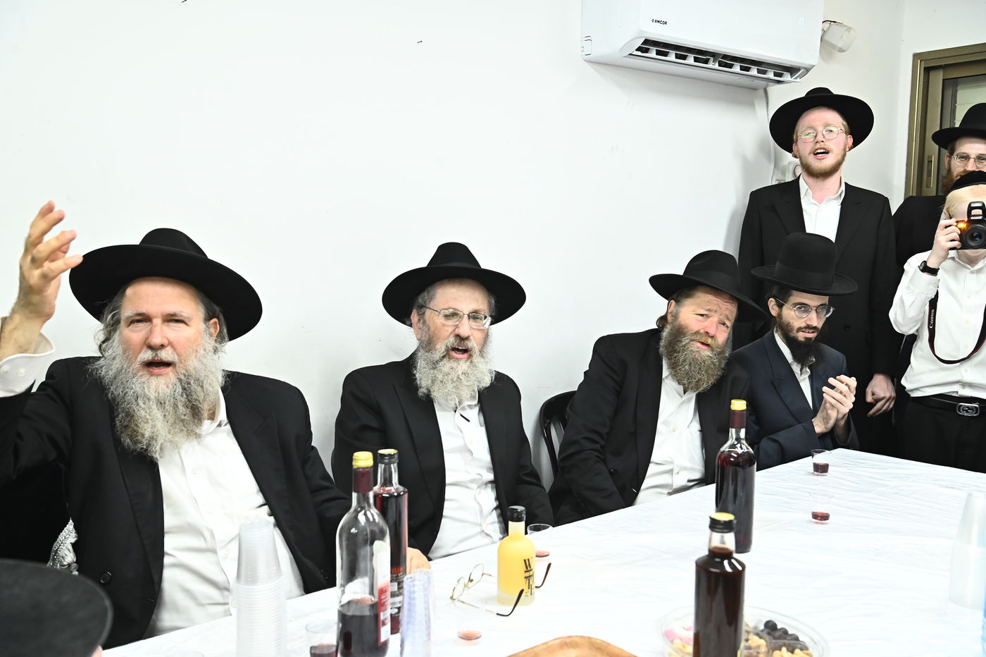 שמחת אירוסי נין הגאון רבי דב לנדו