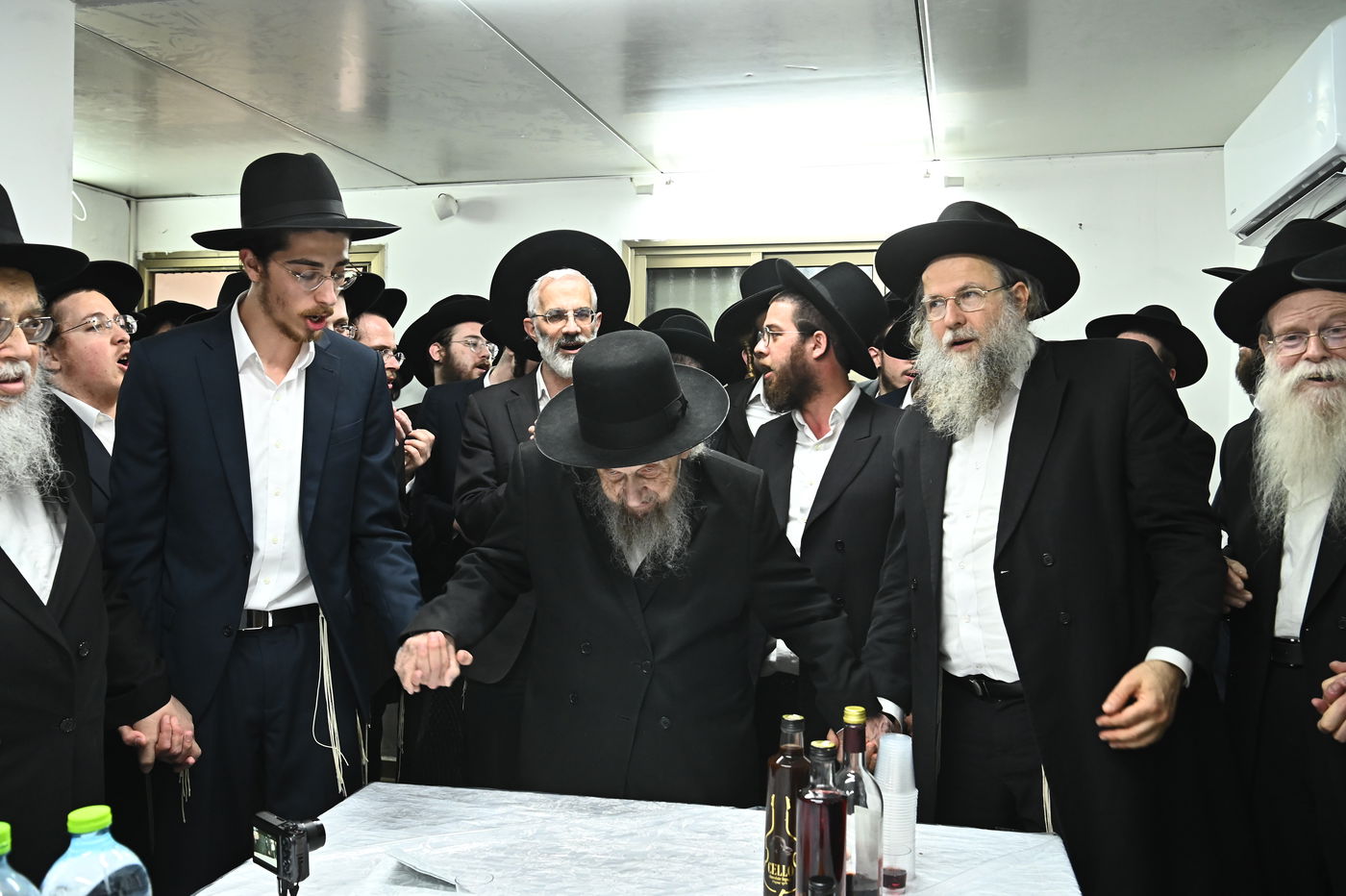 שמחת אירוסי נין הגאון רבי דב לנדו