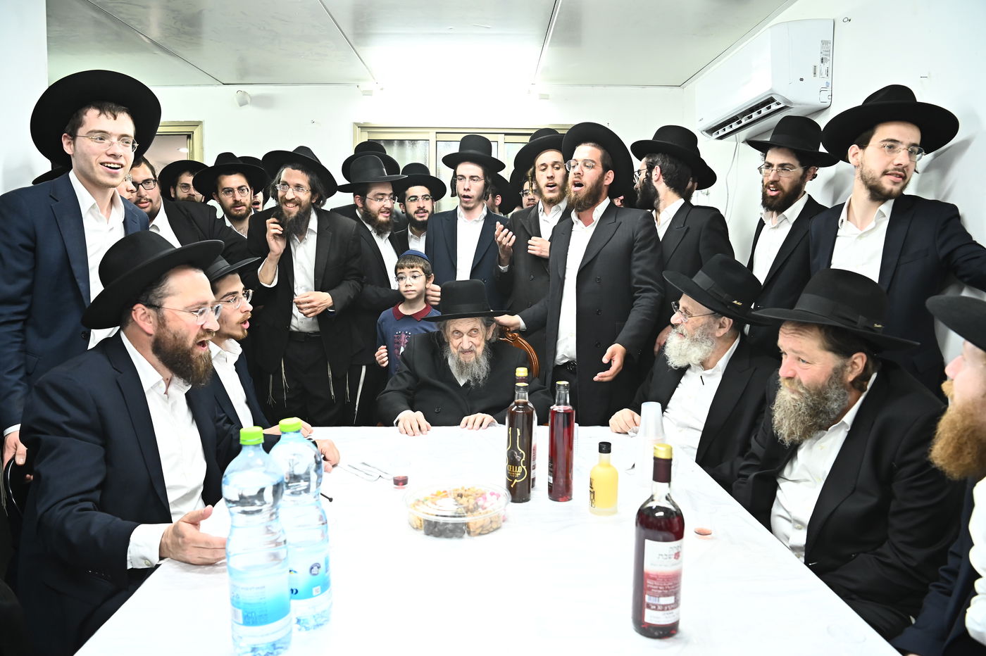 שמחת אירוסי נין הגאון רבי דב לנדו