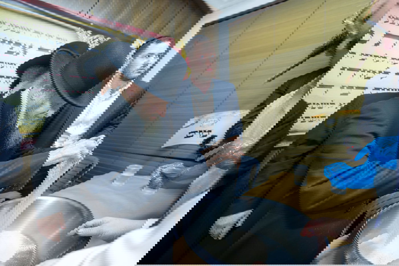 אפיית מצות עם הגר"ד סגל