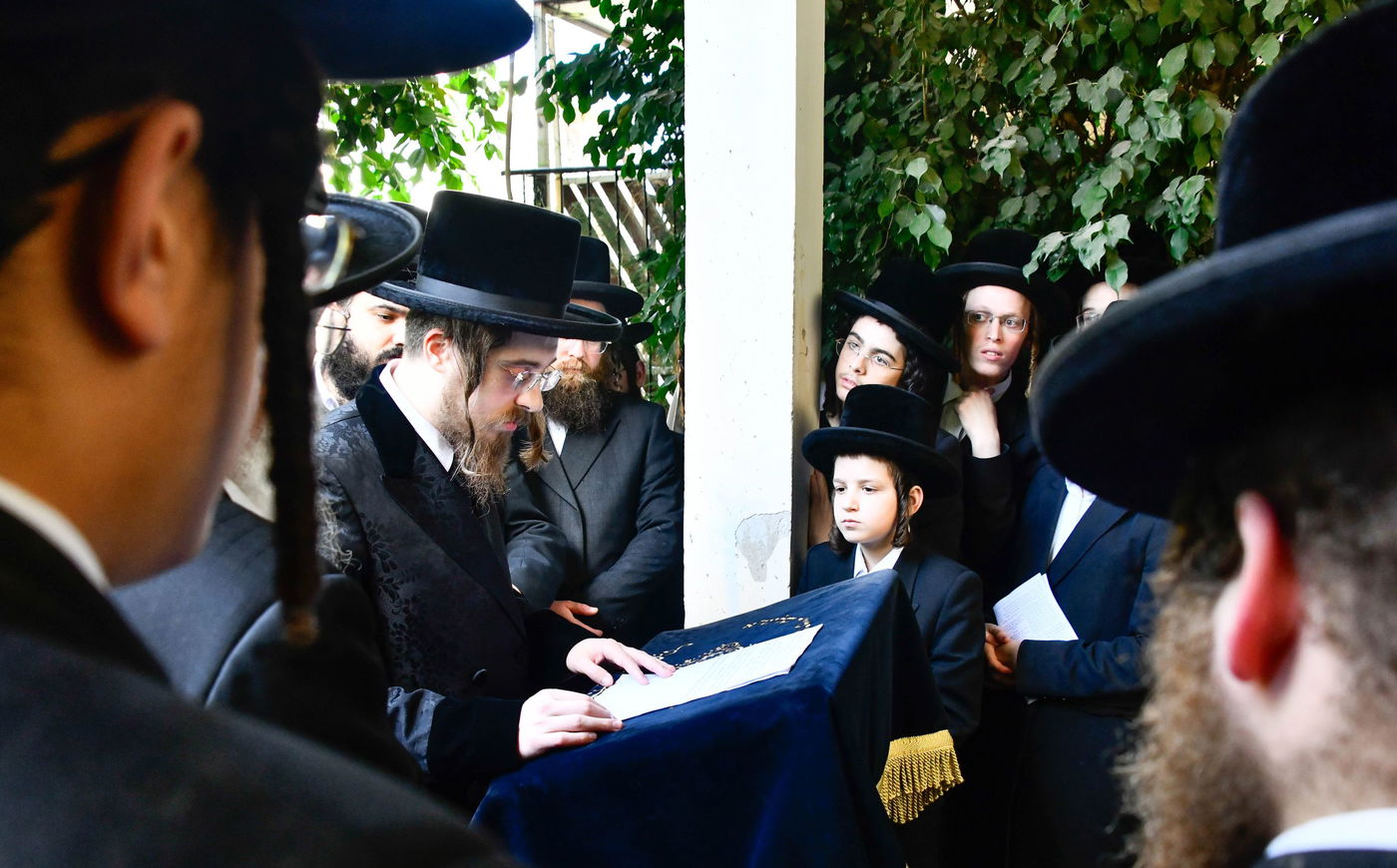 האדמו"ר מסאדיגורה בברכת האילנות 