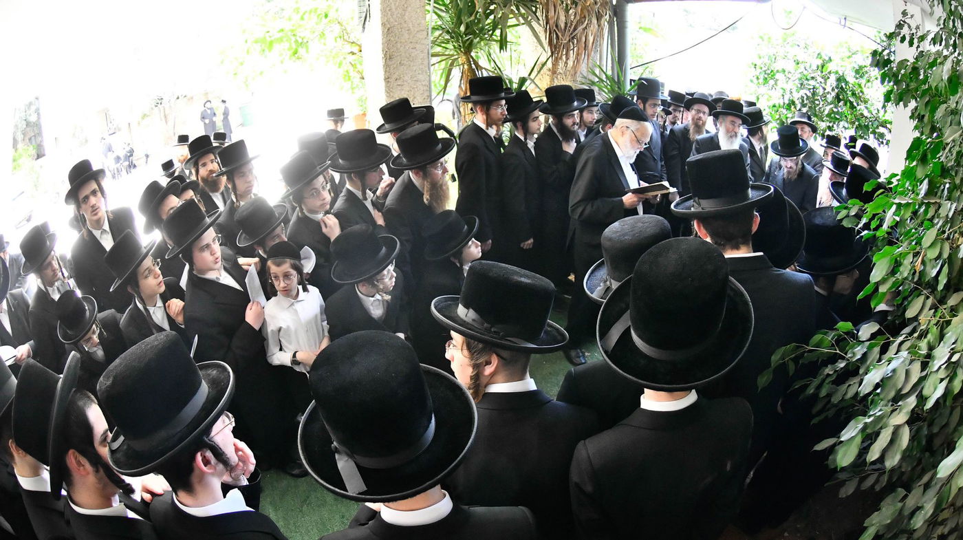 האדמו"ר מסאדיגורה בברכת האילנות 