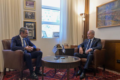 נתניהו עם מקבילו היווני