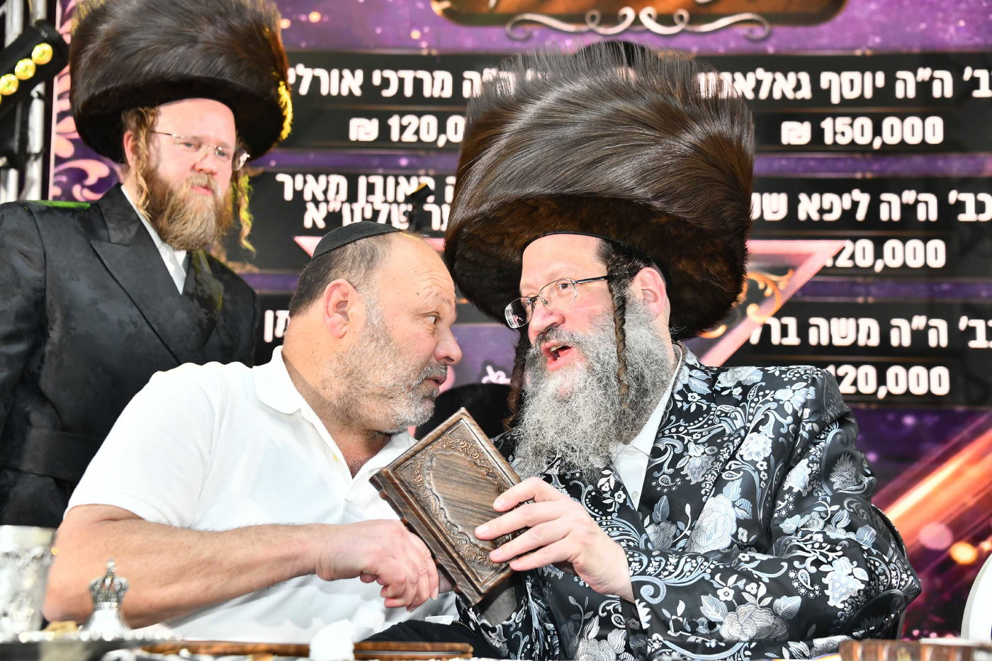 הכנסת ס"ת בחצה"ק ביטשקוב
