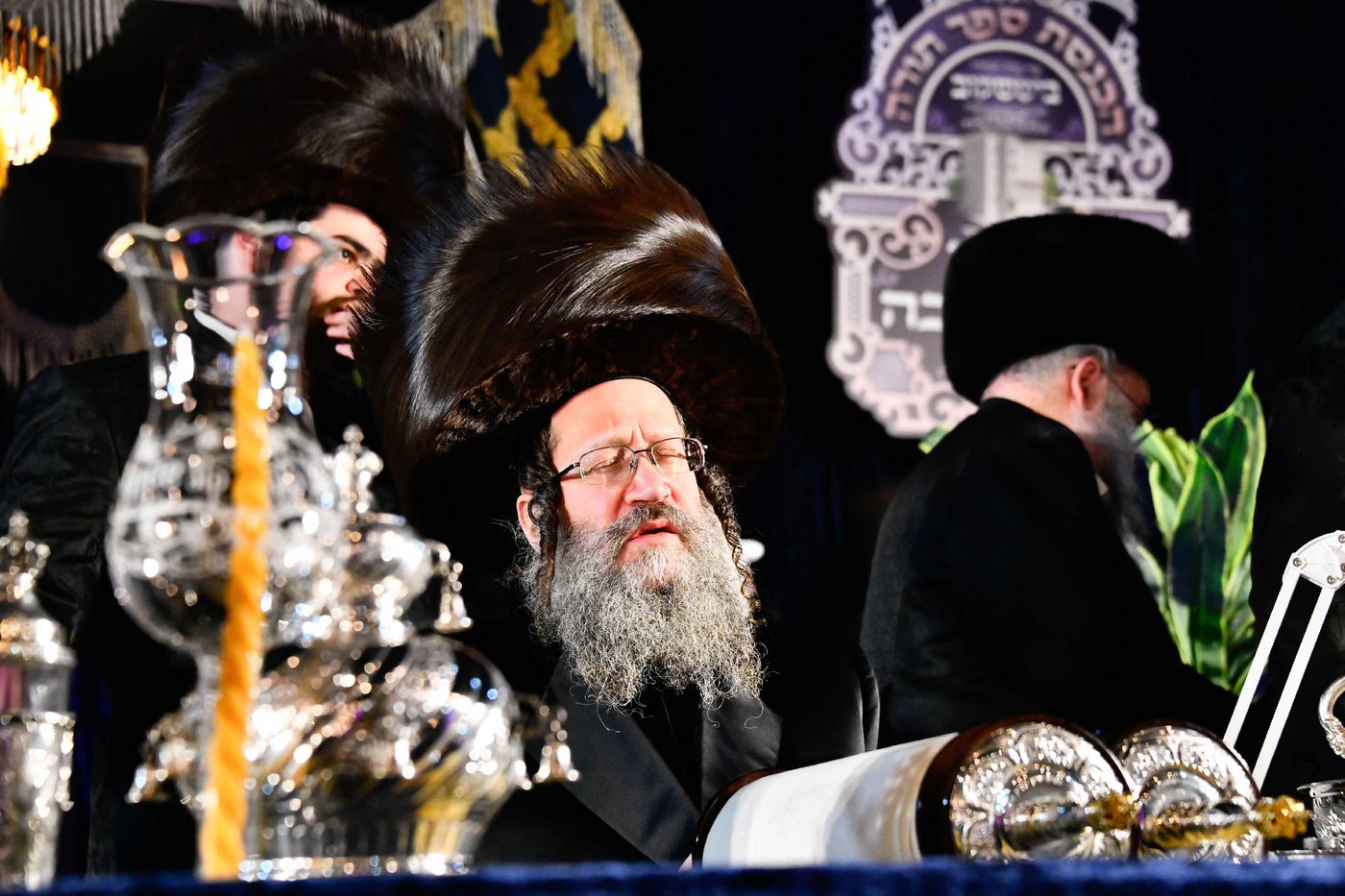 הכנסת ס"ת בחצה"ק ביטשקוב