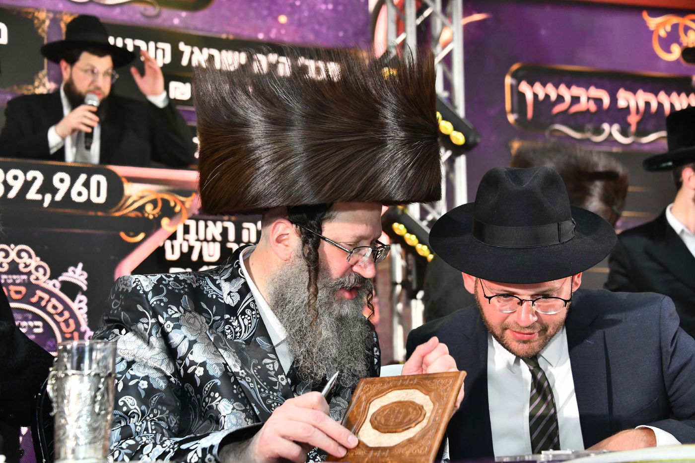 הכנסת ס"ת בחצה"ק ביטשקוב