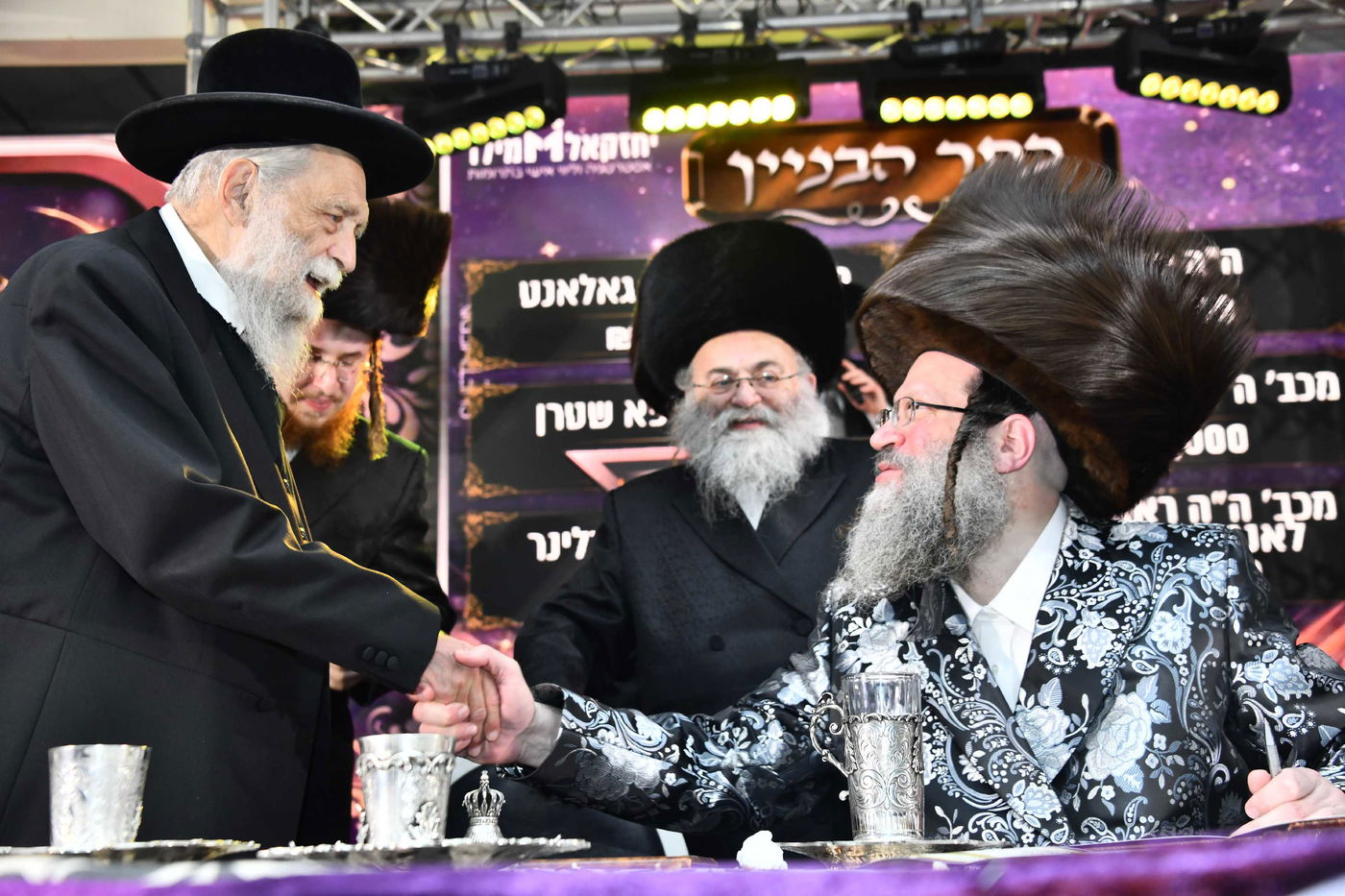 הכנסת ס"ת בחצה"ק ביטשקוב