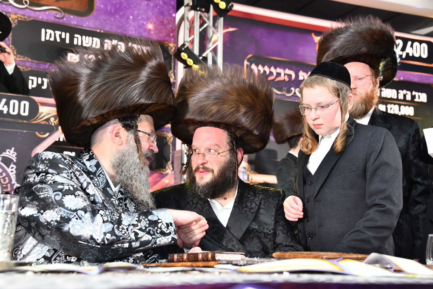 הכנסת ס"ת בחצה"ק ביטשקוב