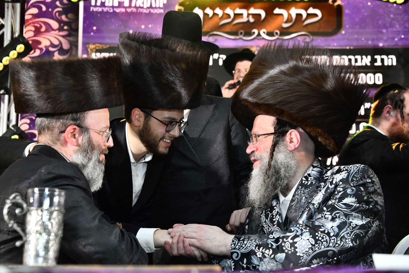 הכנסת ס"ת בחצה"ק ביטשקוב