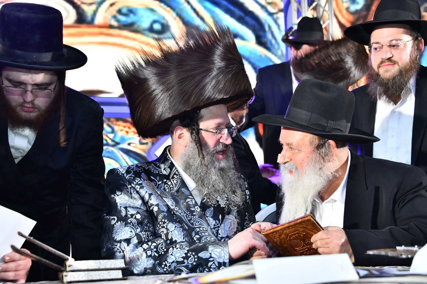 הכנסת ס"ת בחצה"ק ביטשקוב