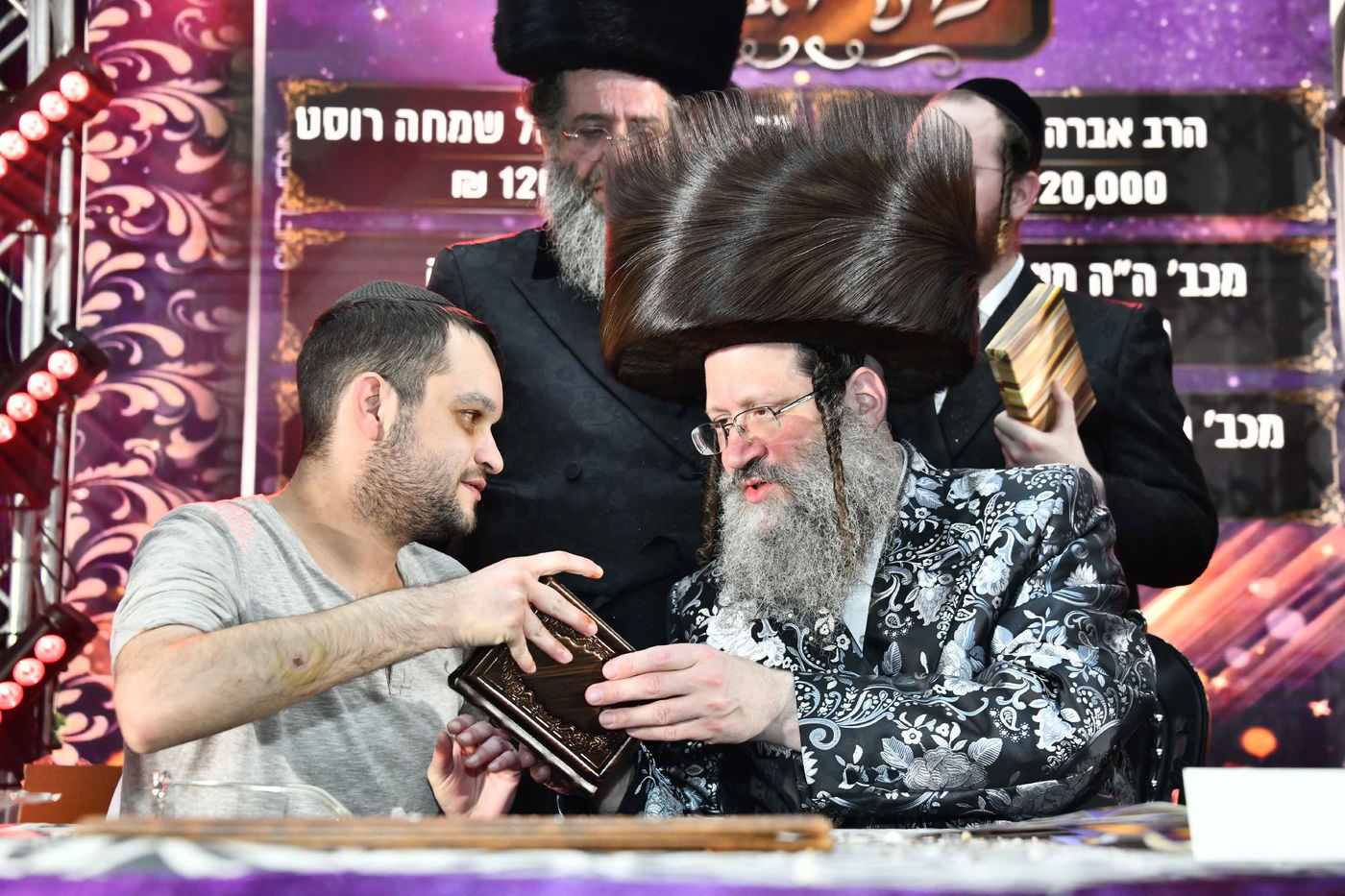 הכנסת ס"ת בחצה"ק ביטשקוב